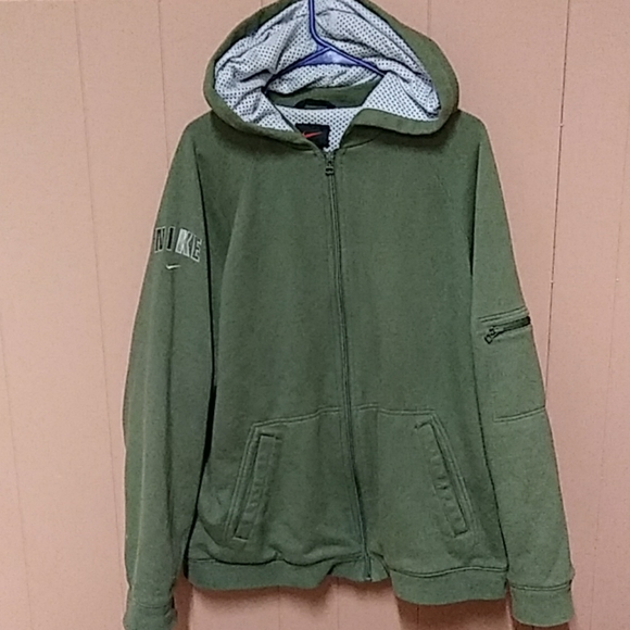 Nike Other - Nike vented sweatshirt with arm pocket